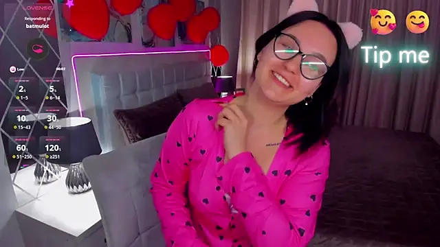 Snapshot of EsterLogan chatting on March 1, 2025, 1:18 pm EsterLogan online show from March 1, 2025, 1:18 pm