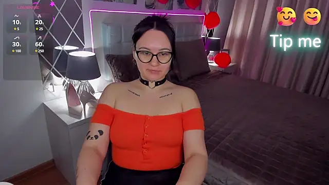 Snapshot of EsterLogan chatting on March 4, 2025, 9:07 am EsterLogan online show from March 4, 2025, 9:07 am