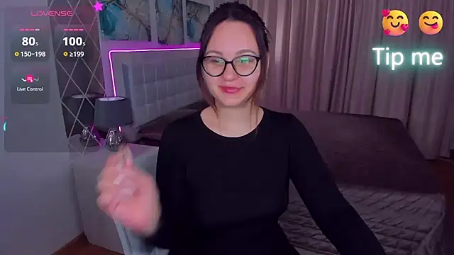 Snapshot of EsterLogan chatting on February 9, 2025, 5:50 am EsterLogan online show from February 9, 2025, 5:50 am