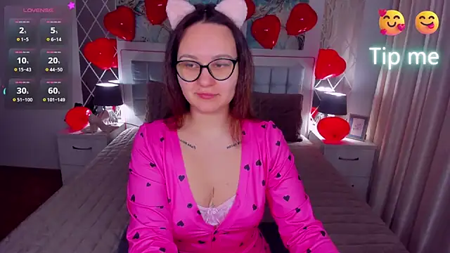 Snapshot of EsterLogan chatting on February 15, 2025, 6:55 am EsterLogan online show from February 15, 2025, 6:55 am