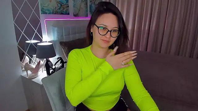 Snapshot of EsterLogan chatting on January 25, 2025, 11:13 am EsterLogan online show from January 25, 2025, 11:13 am