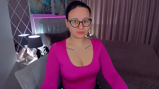 Snapshot of EsterLogan chatting on January 27, 2025, 5:47 am EsterLogan online show from January 27, 2025, 5:47 am