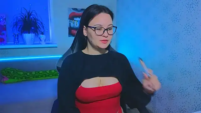 EsterLogan online show from November 13, 2025, 10:30 am