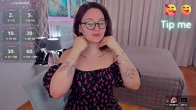 Snapshot of EsterLogan chatting on February 1, 2025, 1:20 pm EsterLogan online show from February 1, 2025, 1:20 pm