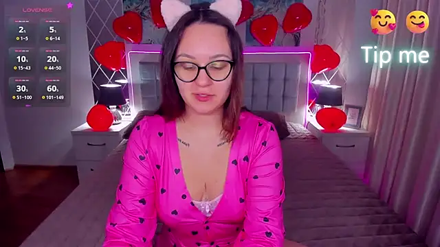 Snapshot of EsterLogan chatting on February 14, 2025, 5:30 am EsterLogan online show from February 14, 2025, 5:30 am