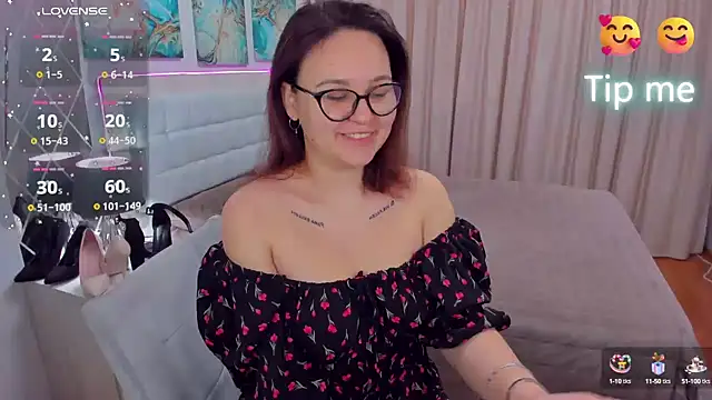 Snapshot of EsterLogan chatting on February 1, 2025, 9:54 am EsterLogan online show from February 1, 2025, 9:54 am