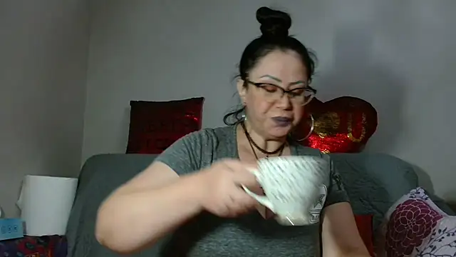 Snapshot of x__KHALEESI__x chatting on September 24, 2025, 7:20 pm x KHALEESI x online show from September 24, 2025, 7:20 pm