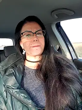 x  KHALEESI  x online show from October 17, 2025, 5:55 am