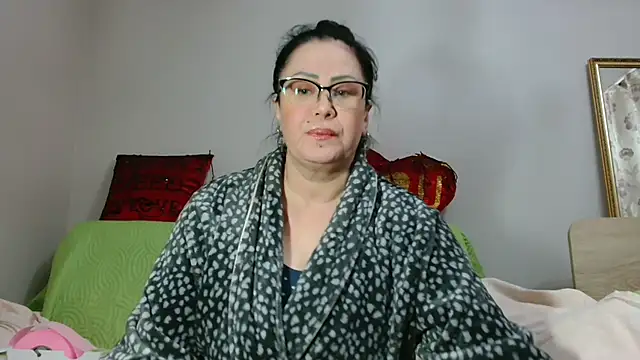 Snapshot of x__KHALEESI__x chatting on January 22, 2025, 9:21 pm x KHALEESI x online show from January 22, 2025, 9:21 pm
