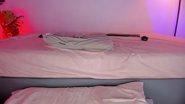 Snapshot of hot_booty_ chatting on March 3, 2026, 9:55 pm hot booty online show from March 3, 2026, 9:55 pm