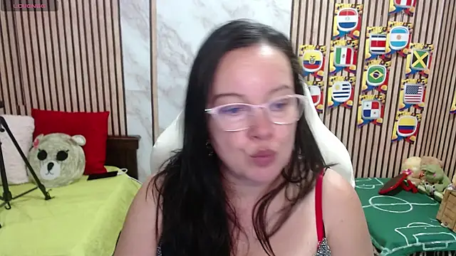 Sonialorens  online show from July 14, 2026, 9:21 pm