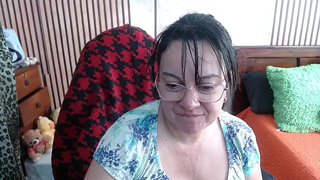 Sonialorens  online show from October 5, 2025, 9:49 pm