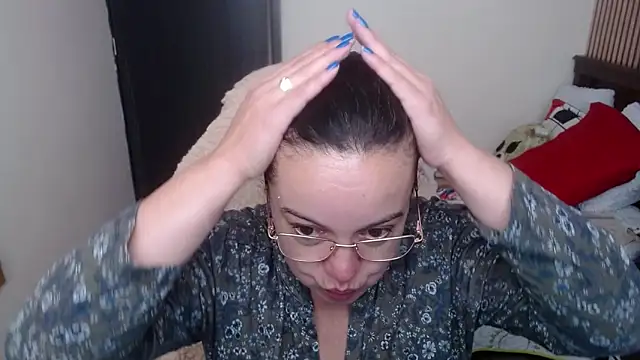 Sonialorens  online show from January 12, 2026, 2:35 pm