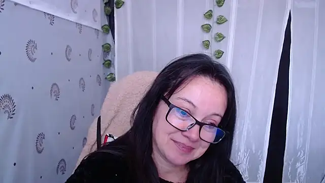 Sonialorens  online show from February 15, 2025, 6:01 pm