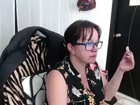 Sonialorens  online show from January 23, 2025, 8:35 pm
