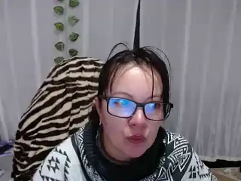 Sonialorens  online show from February 8, 2025, 12:28 pm