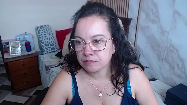 Sonialorens  online show from January 15, 2026, 5:49 pm