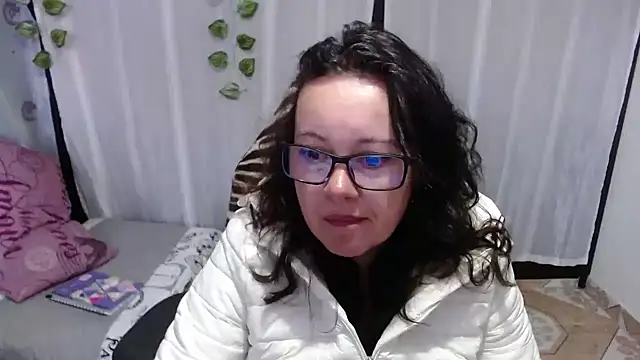 Sonialorens  online show from February 1, 2025, 12:26 pm