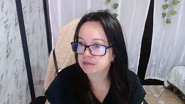 Sonialorens  online show from March 1, 2025, 1:29 pm