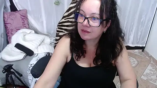 Sonialorens  online show from February 1, 2025, 6:51 pm