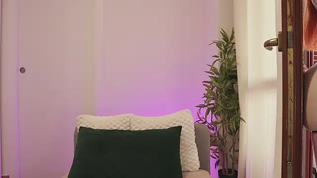 Luna Riva online show from April 22, 2026, 9:05 am