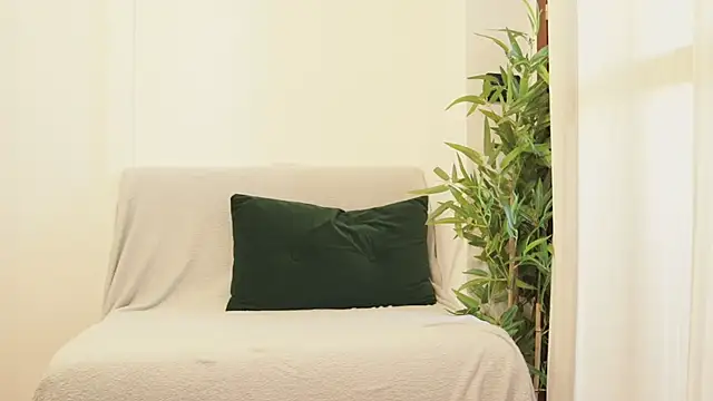 Snapshot of Luna_Riva chatting on October 6, 2025, 9:32 am Luna Riva online show from October 6, 2025, 9:32 am