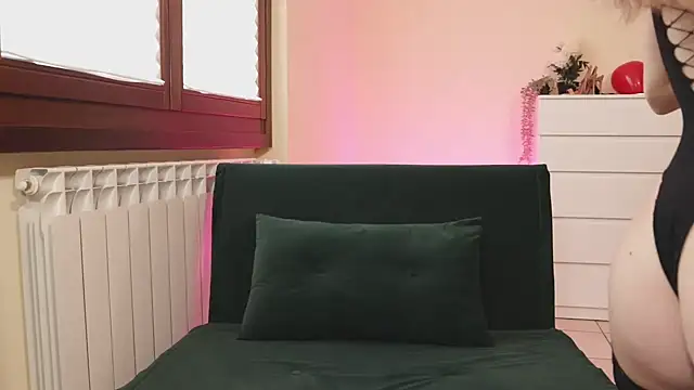 Snapshot of Luna_Riva chatting on February 10, 2025, 8:53 am Luna Riva online show from February 10, 2025, 8:53 am