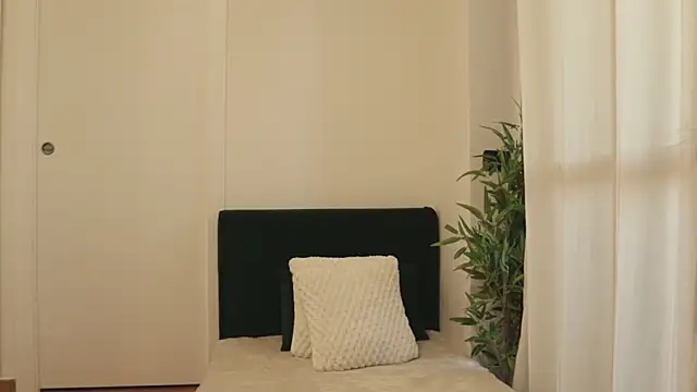 Snapshot of Luna_Riva chatting on October 3, 2025, 8:27 am Luna Riva online show from October 3, 2025, 8:27 am