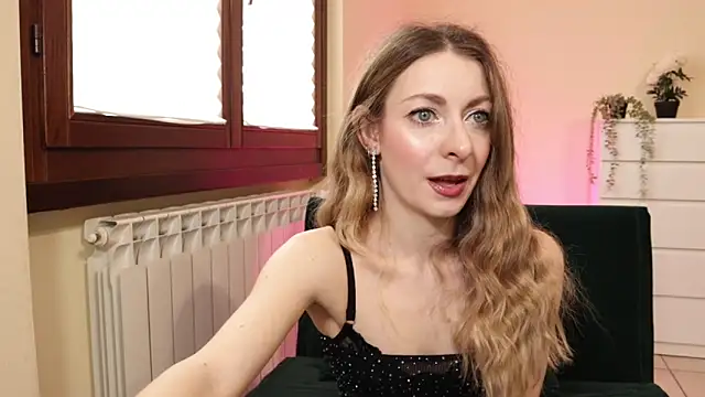 Snapshot of Luna_Riva chatting on March 13, 2025, 10:05 am Luna Riva online show from March 13, 2025, 10:05 am