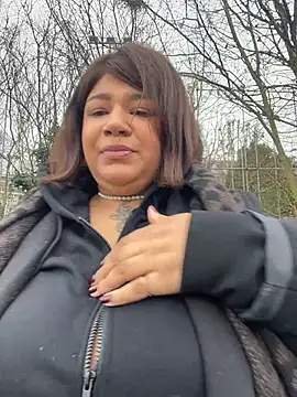 IamSashaLuv online show from December 5, 2025, 9:41 am