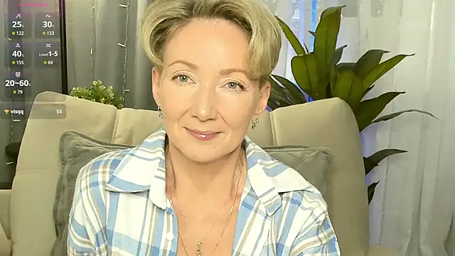 Snapshot of AkexandraFix chatting on October 10, 2025, 1:01 pm AkexandraFix online show from October 10, 2025, 1:01 pm