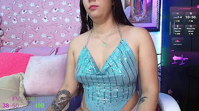 Snapshot of Foxy_Megan chatting on December 16, 2024, 11:33 am Foxy Megan online show from December 16, 2024, 11:33 am