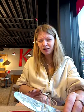 MaryHiggins online show from November 22, 2025, 12:59 pm