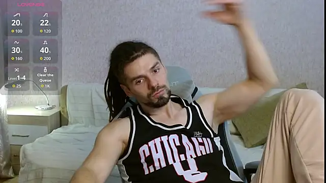 Snapshot of Aestheticguy101 chatting on October 14, 2025, 1:34 pm Aestheticguy101 online show from October 14, 2025, 1:34 pm