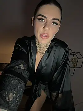 LexiCoco online show from December 3, 2025, 6:40 pm