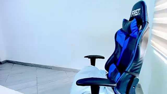 sophiax-x online show from March 26, 2026, 2:59 pm