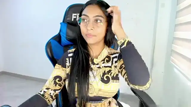 sophiax-x online show from February 13, 2026, 3:56 pm