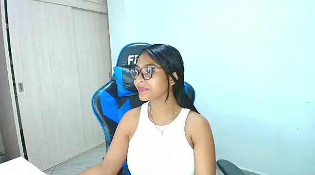 Snapshot of sophiax-x chatting on February 2, 2025, 10:49 pm sophiax-x online show from February 2, 2025, 10:49 pm