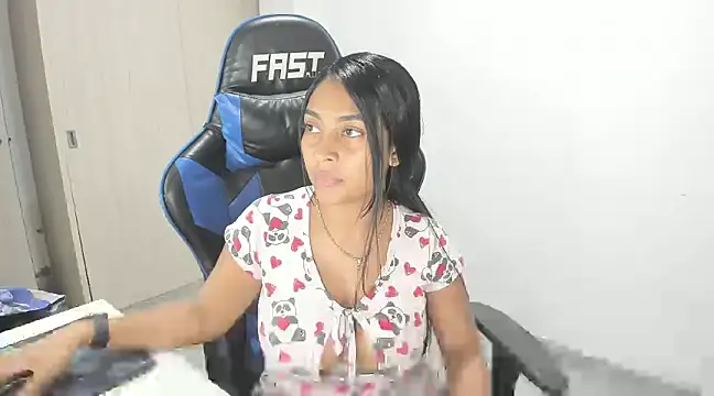 Snapshot of sophiax-x chatting on February 21, 2025, 8:49 pm sophiax-x online show from February 21, 2025, 8:49 pm