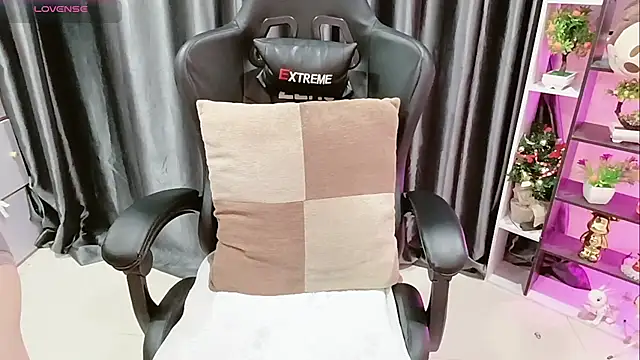 Yuki-yio online show from February 8, 2026, 12:08 am