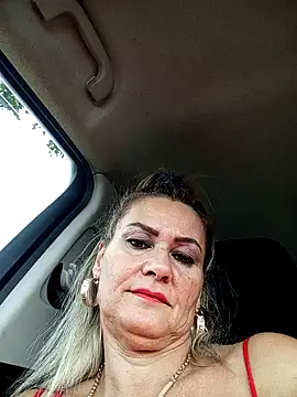 Snapshot of CRHYSTEL chatting on October 22, 2025, 8:36 am CRHYSTEL online show from October 22, 2025, 8:36 am