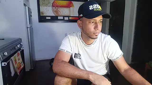 Snapshot of thommerxxx chatting on May 28, 2026, 1:50 pm thommerxxx online show from May 28, 2026, 1:50 pm