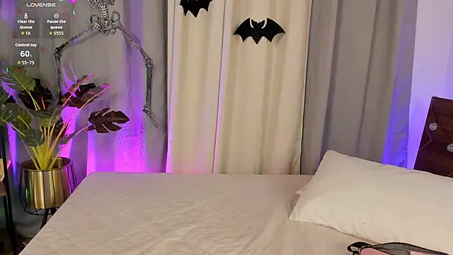 Snapshot of Amy_art chatting on October 28, 2025, 8:30 pm Amy art online show from October 28, 2025, 8:30 pm