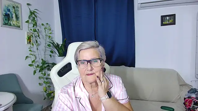 Selenna57 online show from November 27, 2025, 6:52 pm