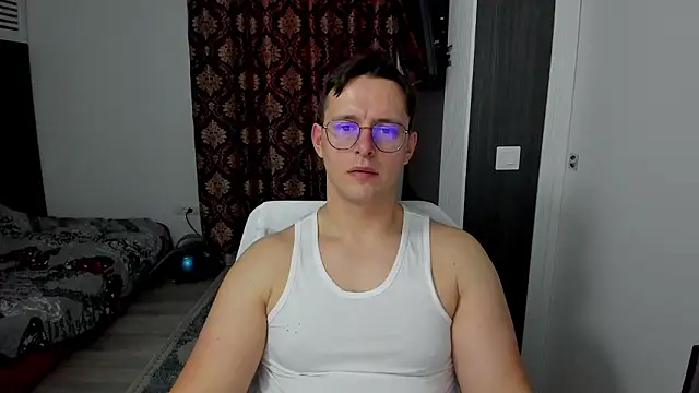 Snapshot of sexxymuscles4u chatting on February 12, 2026, 1:44 pm sexxymuscles4u online show from February 12, 2026, 1:44 pm