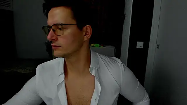 Snapshot of sexxymuscles4u chatting on November 25, 2025, 9:31 am sexxymuscles4u online show from November 25, 2025, 9:31 am