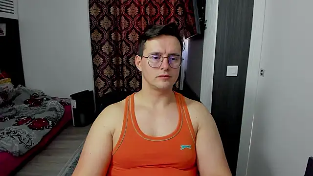 Snapshot of sexxymuscles4u chatting on March 1, 2026, 12:05 pm sexxymuscles4u online show from March 1, 2026, 12:05 pm