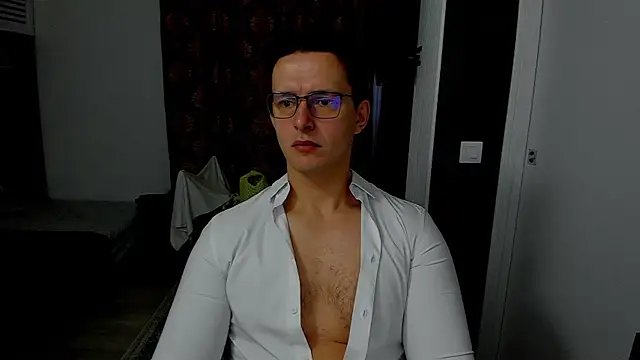 Snapshot of sexxymuscles4u chatting on December 4, 2025, 8:35 am sexxymuscles4u online show from December 4, 2025, 8:35 am