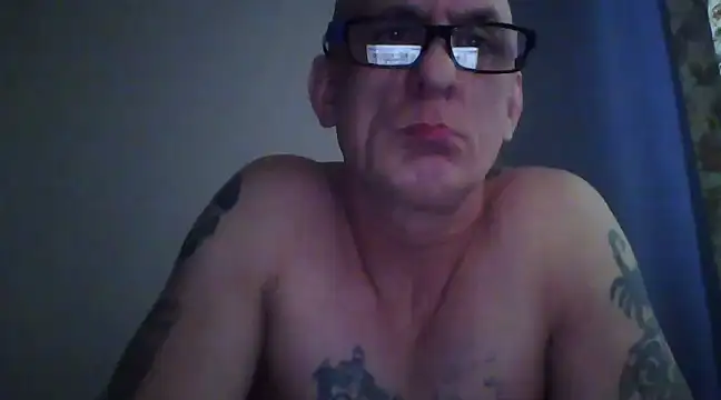 Snapshot of michu81 chatting on December 15, 2024, 11:23 am michu81 online show from December 15, 2024, 11:23 am