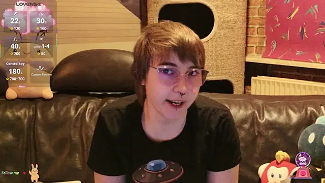 Snapshot of GamerGirl_Eve chatting on October 28, 2025, 7:24 pm GamerGirl Eve online show from October 28, 2025, 7:24 pm